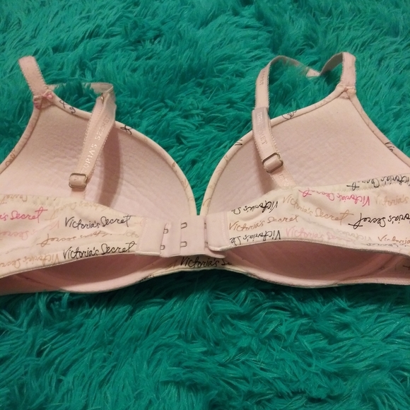 Victoria Secret Push up Bra 34D - Picture 4 of 5